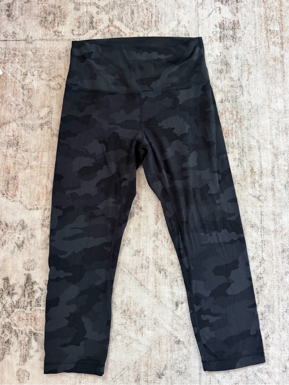 Lululemon Align Crop 21” Heritage 365 Camo Deep Coal Size 8